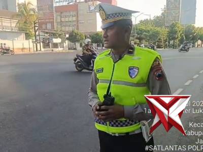 Live report situasi arus lalu lintas di perempatan DPRD Kudus