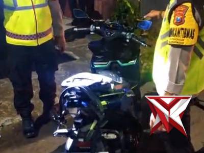 Polsek Jogorogo melaksanakan kegiatan patroli dan imbauan tertib berlalu lintas