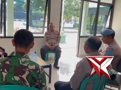 Silaturahmi Kamtibmas Polsek Masaran dengan Koramil 03 Masaran bertempat di Koramil 03 Masaran.
Sine