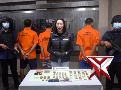 POLDA METRO JAYA MENGAMANKAN 3 ORANG PELAKU PENGEDAR NARKOBA MELALUI INSTAGRAM
