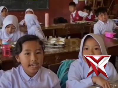 Guru dan siswa penerima manfaat Program SPPG Polri di wilayah Polda Jawa Barat menyampaikan apresias