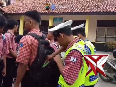 Pendampingan Satlantas Polres Brebes kepada anggota Patroli Keamanan Sekolah SMK Karya Bhakti Brebes