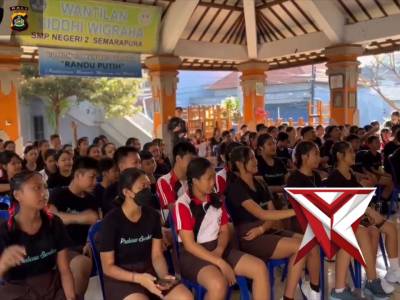 Sambut Hari Bhayangkara ke 79, Bid Dokkes Polda Bali Gelar Penyuluhan Kesehatan di SMP 2 Klungkung